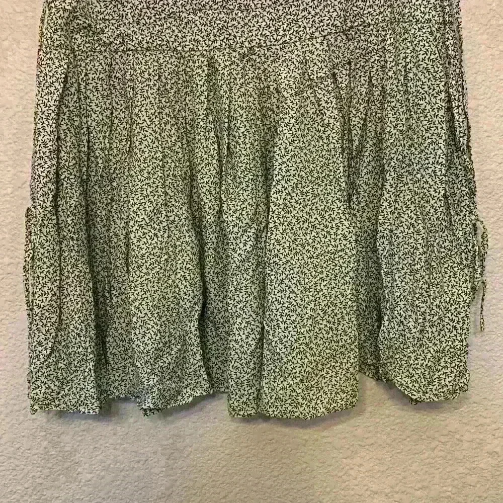 White black palm leaf skirt sz L casual flowy girly feminine preppy school